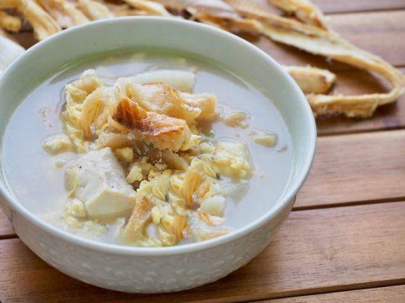 개의 날을 맞아 반려견을 위한 특식 '두부 북엇국'을 끓여보는 건 어떨까. [사진= 게티이미지뱅크]