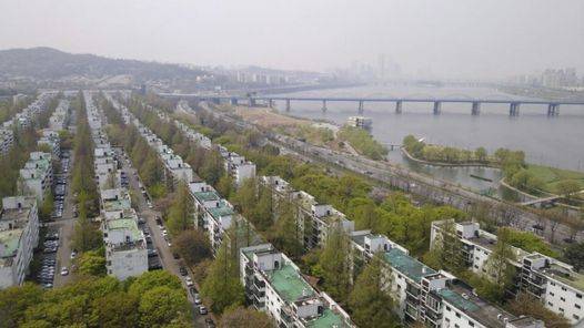 올해 매매가 50억원 이상의 거래가 13건 이뤄진 서울 서초구 반포동 반포주공 1단지 / 조선DB