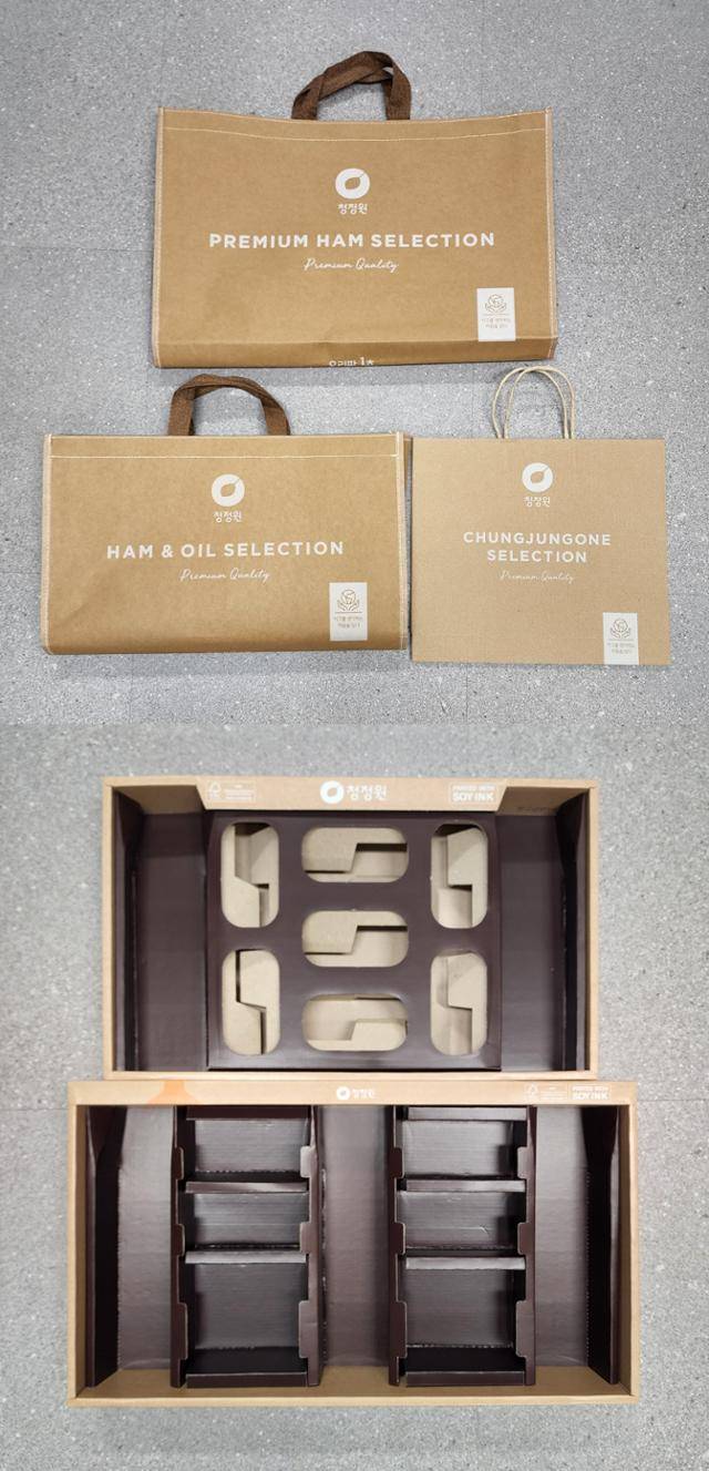 대상이 이번 추석을 맞아 부직포 소재 선물세트 포장재를 전량 종이로 바꾸고(위) 종이 상자 내부도 플라스틱에서 종이로 바꾸는 등(아래) 친환경 포장을 강화했다고 밝혔다. 대상 제공