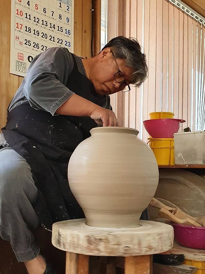 발물레로 도자기 빚는 이종성 사기장 이종성 사기장 제공. 재판매 및 DB 금지