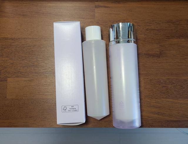 그린피스 플콕조사 참여 중 화장품 본품 대신 리필 제품을 샀지만, 이마저도 플라스틱에 들어가 있어 플라스틱 배출을 피할 수 없었다. 곽주현 기자