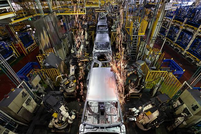 쌍용차 평택공장 차체라인. [쌍용차 제공]