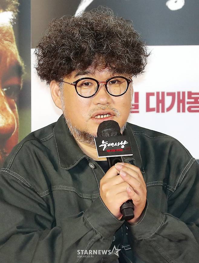 인사말 하는 '늑대사냥' 김홍선 감독[★포토]