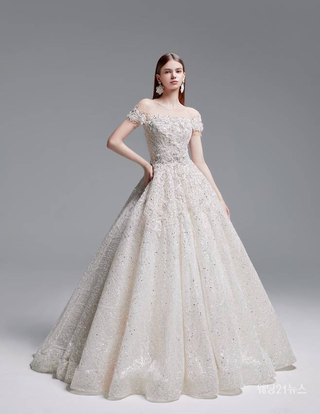 사진 : 웨딩드레스 아벨바이케이, 포토그래퍼 박정현, 디렉터 스타일818 이현정, 헤어 & 메이크업 메컵진, 모델 이라