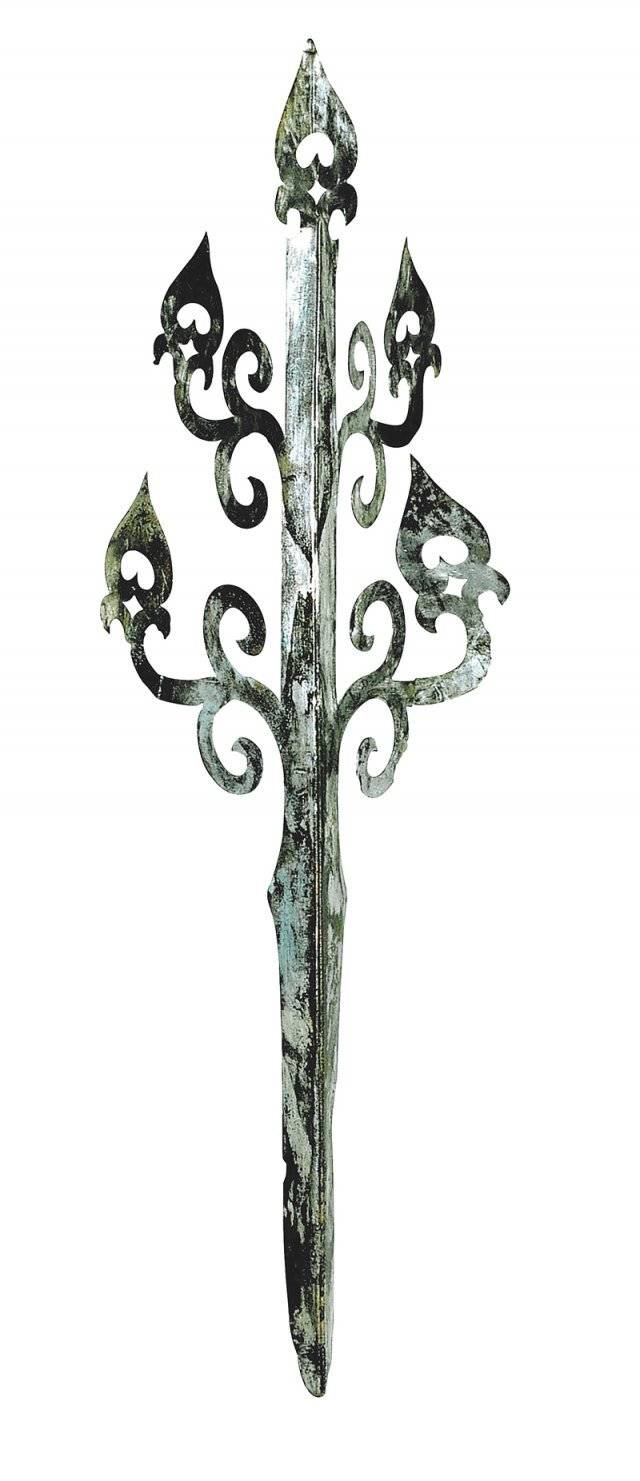 죽은 사람의 관을 꾸며 줬던 ‘은꽃 장식’은 백제 시대 나솔 이상의 고위 관료가 소유한, 권위의 표상이었다. 충남 부여 능산리에서
 출토된 6세기 은꽃 장식을 보면, 무늬가 유려하고 곡선적이며 꽃봉오리 속에 타원형 구멍이 뚫려 있는 것이 특징이다. 
국립부여문화재연구소 제공