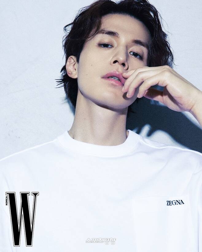 Actor Lee Dong-uk has given off his unique aura.On the 30th, the picture of actor Lee Dong-wook was released through the September issue of Magazine W Korea.Lee Dong-wook expressed the atmosphere suitable for each shot with perfect proposal and deep eyes, and improved the perfection of the picture.Lee Dong-wook in the picture shows a dandy style of over-shirt look with luxurious texture and color, and it emits soft charisma in knitwear look.He showed off his intense masculine beauty in the cut with a logo T-shirt and showed off his unreachable aura.On the other hand, Lee Dong-wook appeared in the drama Bad and Crazy, which ended in January, and received much love.
