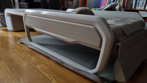 세라젬 마스터 V6를 펼쳤을 때 모습. 침대형 슬라이드가 본체에서 나와 성인이 그 위에 누울 수 있다. 정옥재 기자