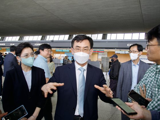 미국의 한국산 전기차 차별 문제를 풀기 위해 워싱턴을 방문했던 정부 대표단의 안성일 산업통상자원부 신통상질서전략실장은 ″한국민들의 정서 등을 잘 전달했고, 미 측은 그 심각성을 진지하게 받아들였다″고 지난달 31일(현지시간) 말했다. 사진 워싱턴 특파원단