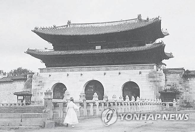 광화문과 월대 [문화재청 제공. 재판매 및 DB 금지]