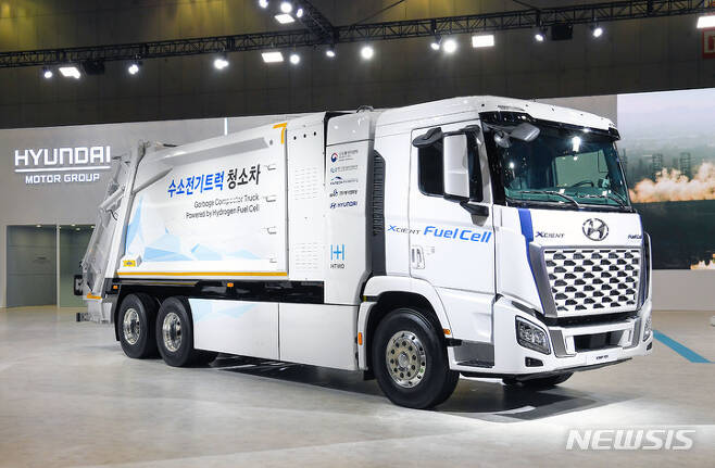 [서울=뉴시스]‘H2 MEET 2022’에서 공개된 수소전기트럭 청소차.(사진=현대자동차 제공) 2022.9.2 photo@newsis.com