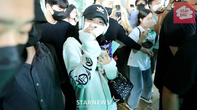 블랙핑크 지수 '공항을 밝히는 여신' [★영상]