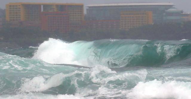 제11호 태풍 힌남노가 북상 중인 2일 오후 제주 서귀포시 예래동 앞바다에 거센 파도가 일고 있다. 서귀포=뉴스1
