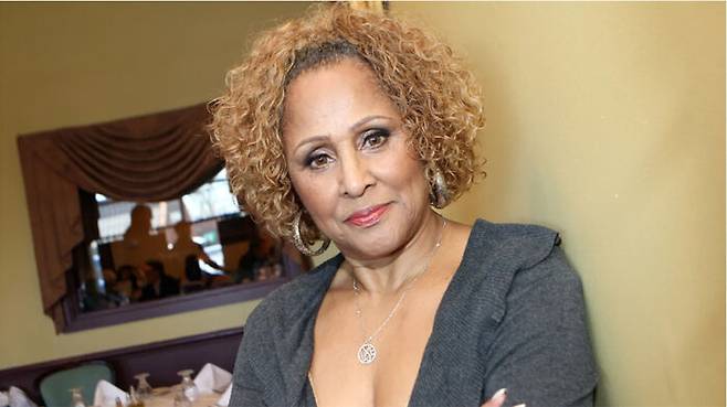 미국 TV 토크쇼에서 '크리스마스의 여왕'이라는 이름으로 불렸던 달린 러브