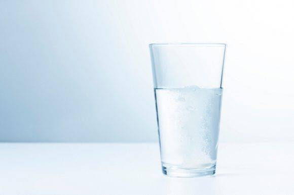 아침 물 한 잔은 자는 동안 몸에 쌓인 노폐물을 걸러내고 신진대사를 끌어올리는 데 좋다. [사진=클립아트코리아]