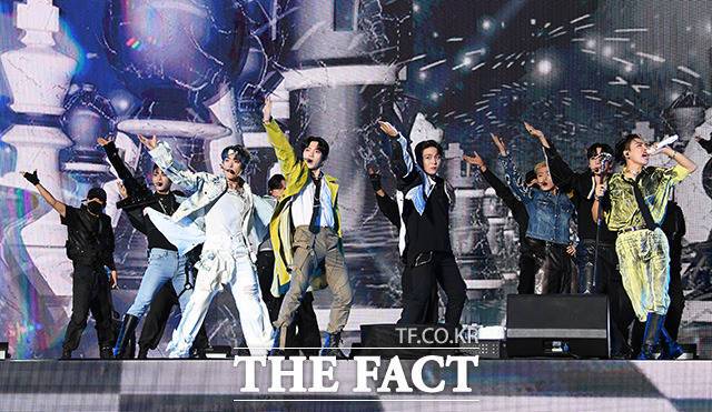 에이티즈는 지난 7월 발표한 미니 8집 'THE WORLD EP.1 : MOVEMENT'로 초동(발매 후 일주일) 93만 장을 기록해 데뷔 첫 밀리언셀러 등극을 앞뒀다. 사진은 앨범 쇼케이스 당시 모습. /남용희 기자