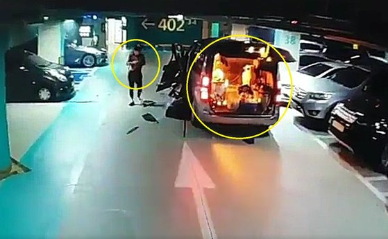 지난 11일 오후 11시쯤 발생한 화재로 차량 수백여 대가 불에 타는 등의 피해가 발생한 충남 천안시 불당동 아파트 지하주차장의 당시 모습. [jtbc 영상 캡처]