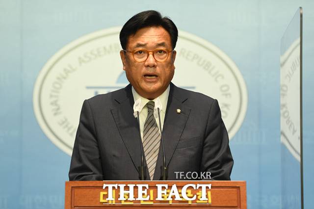 국민의힘 비상대책위원장직을 수락한 정진석 국회 부의장이 7일 오후 서울 여의도 국회 소통관에서 기자회견을 하고 있다. /국회=이새롬 기자