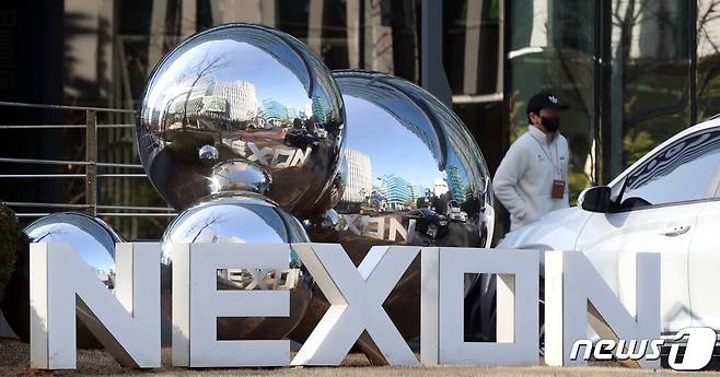 국내 1위 게임사 넥슨을 창업한 김정주 NXC(넥슨 지주회사) 이사가 지난 27일(현지시간) 향년 54세 나이로 미국 하와이에서 유명을 달리한 것으로 확인됐다. 사진은 2일 경기도 성남시 분당구 넥슨 사옥의 모습. 2022.3.2/뉴스1 ⓒ News1 김명섭 기자