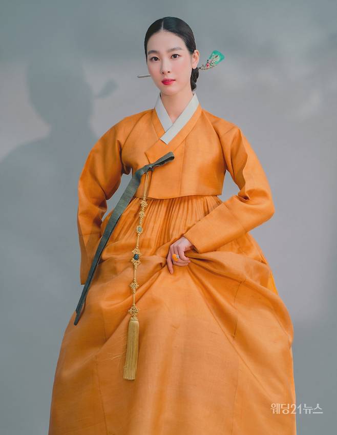 사진 : 한복 이종순한복, 포토그래퍼 멜리브라운 스튜디오, 헤어 유나(뷰티 진동희), 메이크업 송은(뷰티 진동희), 모델 이예담, 천석범, 스타일링 박선혜, 소품협찬 슬기주머니