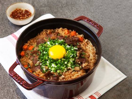 그대로 먹어도 맛있고 양념 간장을 넣고 비벼 먹어도 별미다. 사진 송미성