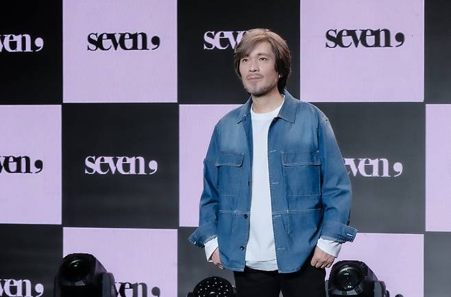 Singer Yim Jae-beom holds a press conference about his 7th LP "Seven," in Seoul on Sept. 7. (Blue Seed Company)