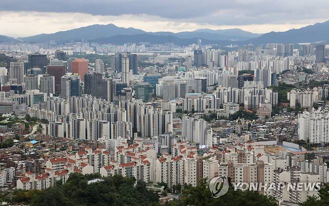 8월 아파트 법원경매 낙찰가율 85.9%… 2년11개월만에 최저  [연합뉴스 자료사진]