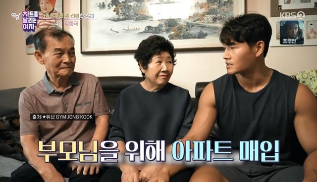 Kim Jong-kook showed a different scale of Family love.On KBS 2TVs Entertainment Weekly Live, which aired on September 8, the big Gifted Star BEST8 ranking was released to Family, a woman running the chart.Kim Jong-kook climbed to fourth place in the big Gifted Star for Family.Kim Jong-kook is a nephew who does not spare any gift such as snacks, shoes, clothes, etc. to his nephews, and his brothers tuition, Plastic Surgery Physician, is also a solid brother who has given for 10 years.Kim Jong-kook mentioned that he paid his brothers tuition fee, saying, I gave it to the resident for 10 years.A university medical school one year tuition is about 10 million won, about 100 million won in 10 years.Here, Kim Jong-kooks Anyang Apartment to his parents was known as about 800 million won.Kim Jong-kook said, I started from that time today because I thought my parents did not wait until I was ready.