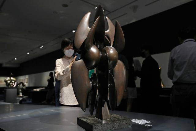 지난달 31일 국립현대미술관 덕수궁에 조각가 문신의 작품들이 전시돼 있다. 뉴시스