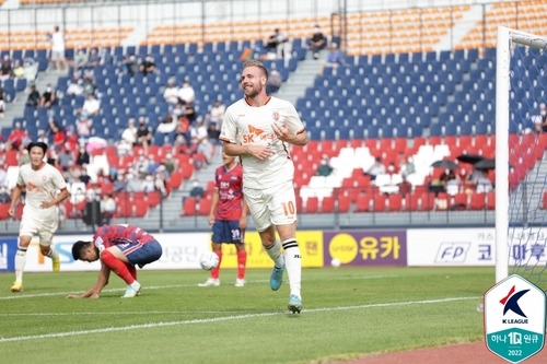 제주 조나탄 링이 결승골을 넣고 기뻐하고 있다. [한국프로축구연맹 제공]