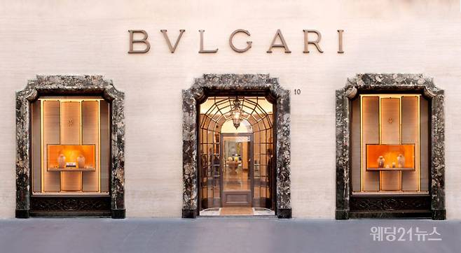 사진 : 불가리 로마 비아 콘도티 스토어 ⓒBVLGARI