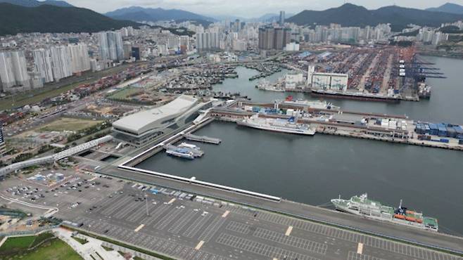 부산역 뒤편 북항 재개발 현장을 드론으로 내려다본 모습./곽재순 PD