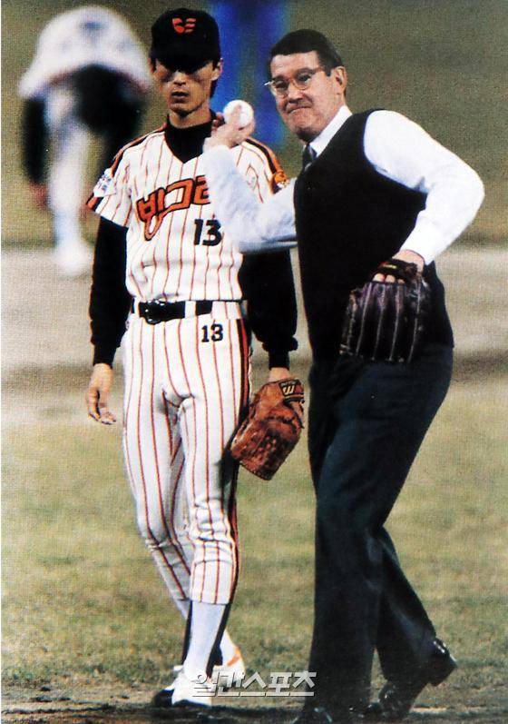 [프로야구사] 1989년 한국시리즈 찾은 피터 오말리 /IS포토(외부자료)