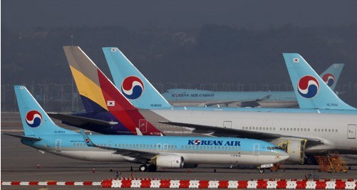 인천국제공항 계류장에 대한항공과 아시아나항공 항공기. <연합뉴스>