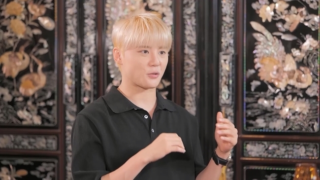 Singer and musical actor Junsu has denied the romance rumor with musical actor Kei from the group Lovelies again.Junsu will unveil his first blind date with Hwang Seok-jeong as an arrangement of Park Hae-mi in the 32nd episode of Channel A Mens Life - grooms class these days (hereinafter referred to as Grand Class) broadcast on September 15.Junsu meets Park Hae-mi at the MZ Generation Sensation Restaurant and has a love story.Park Hae-mi arranges a surprise blind date, saying, I am curious about the behavior of compliance when I do self-discipline (natural meeting pursuit).Park Hae-mi introduces the blind date opponent as a woman with the best personality, height and body, and everyone is surprised when Hwang Seok-jeong appears a while later.Junsu calms his surprised heart and greets him with a clear Hello, sir, but Hwang Seok-jeong immediately says, Is the name compliant?Its the name of my boyfriend who broke up.Park Hae-mi tells Hwang Seok-jeong, I do not know if it is polite to introduce you or not.Nevertheless, Hwang Seok-jeong pours capsaicin torque when he opens his mouth, such as I am a saju come out into a nugget and I am a self-sufficient body.In addition, it implies that there is land in the mountain, and it is a hobby to plant trees there, which makes Junsu dizzy.At the height of the conversation, Park Hae-mi asks Junsu surprise about the latest scandal.Lee Seung-chul, who watched it in the studio, smiles meaningfully, saying, I know a lot of compliance.Junsu then explains the romance rumor directly, Not much; its a real Misunderstood not long ago.In addition, Junsu reveals his frank thoughts and ideals about open love.