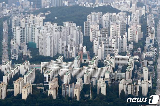 사진은 13일 서울 송파구 롯데월드타워 서울스카이에서 바라본 서울 강남구의 아파트 단지.(사진은 기사와 관계없음) 2022.9.13/뉴스1 ⓒ News1 구윤성 기자