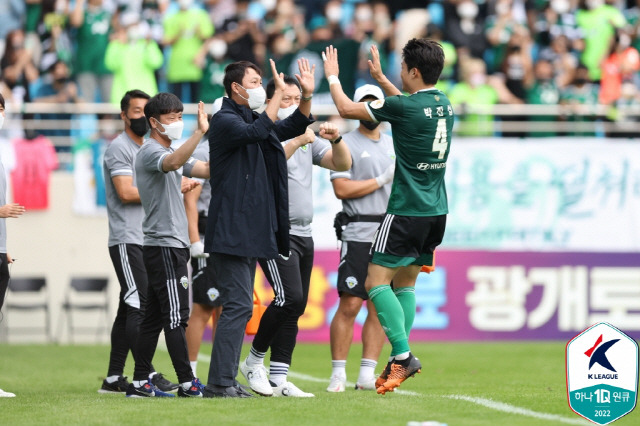 김상식 전북 현대 감독(왼쪽). 사진제공=한국프로축구연맹