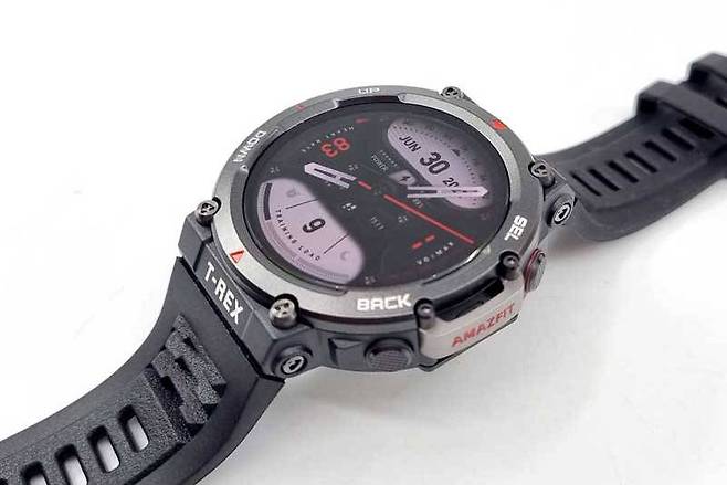 어메이즈핏 티렉스 2, 처음부터 내구성에 초점을 맞춘 제품을 활용하는 것도 방법입니다. 출처=IT동아