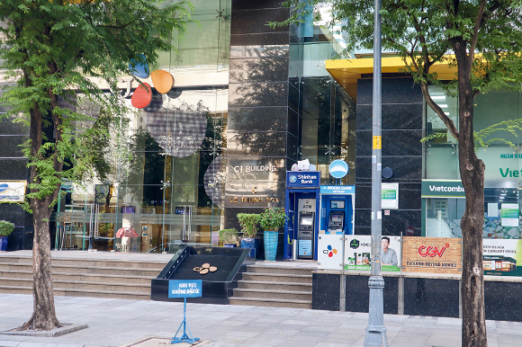 베트남 호찌민 CJ빌딩 1층에 한국계 은행 ATM이 설치돼 있다./사진=박슬기 기자