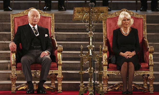 찰스 3세 영국 국왕과 커밀라 왕비. 런던 AP연합뉴스