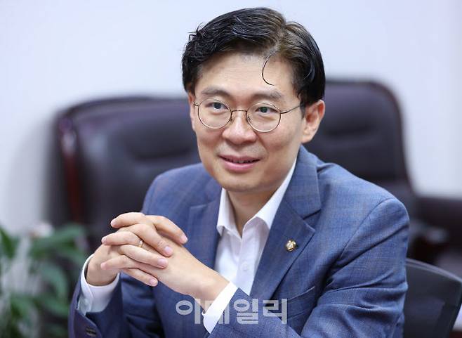 조정훈 시대전환 대표가 14일 오전 서울 여의도 국회 의원회관에서 이데일리와 인터뷰를 하고 있다. (사진= 노진환 기자)