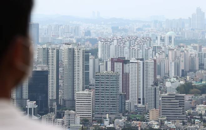 서울 남산에서 바라본 아파트 단지.  연합뉴스