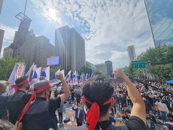 전국금융산업노동조합(금융노조)이 16일 서울 중구에서 총파업 집회를 열고 있다. /정민하 기자