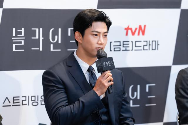 옥택연이 '블라인드'의 온라인 제작발표회에 참석했다. tvN 제공