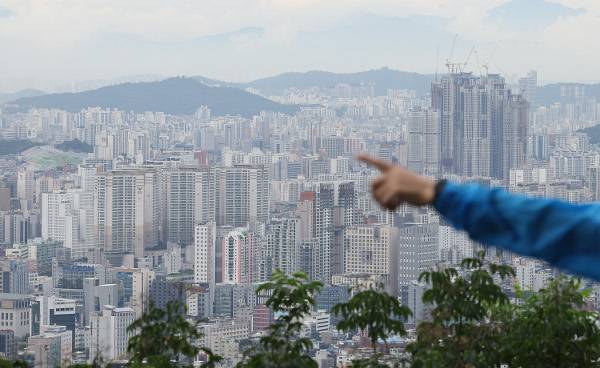 서울 남산에서 바라본 아파트단지. 연합뉴스