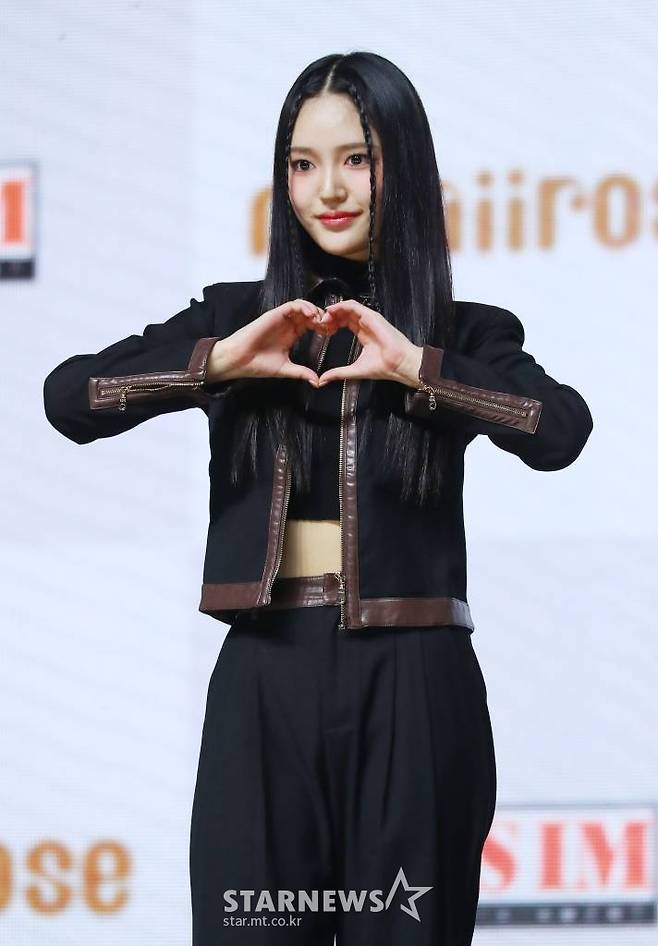 걸그룹 미미로즈(mimiirose) 서윤주가 16일 오후 서울 광진구 예스24라이브홀에서 진행된 데뷔 앨범 'AWESOME' 발매기념 쇼케이스에서 포즈를 취하고 있다. 가수 임창정이 프로듀싱한 첫 걸그룹 '미미로즈'의 데뷔 앨범에는 타이틀곡 '로즈'(Rose)를 비롯해 '루루루'(Lululu), '킬 미 모어'(Kill Me More), '로즈' 인스트루먼탈 버전까지 총 4곡이 수록됐다. /2022.09.16 /사진=이동훈 기자 photoguy@