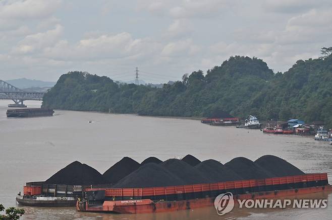 인도네시아 석탄 더미 [AFP 연합뉴스 자료사진. 재판매 및 DB 금지]