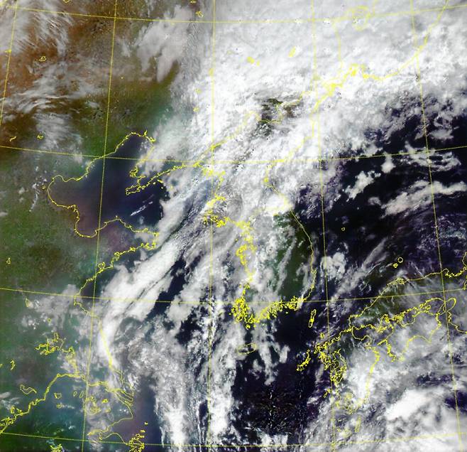 기상청 제공 위성사진: 태풍 경로와 날씨 예측 위성