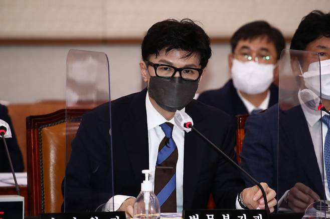 한동훈 법무부장관이 지난달 국회 법제사법위원회 전체회의에서 답변하는 모습. /연합뉴스