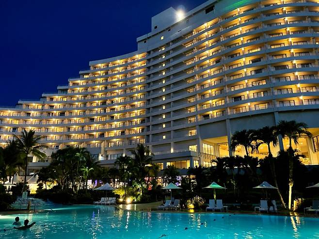 두 개의 패밀리 풀과 키즈풀로 이뤄진 수영장.  /사진= 강예신 여행+ 기자