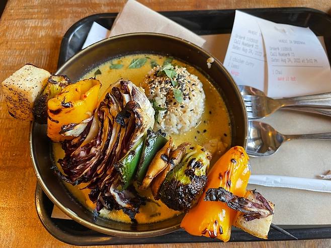 미국의 식당 (워싱턴=연합뉴스) 미국 워싱턴DC의 한 식당 메뉴. 2022.9.18 [정기연 제공]